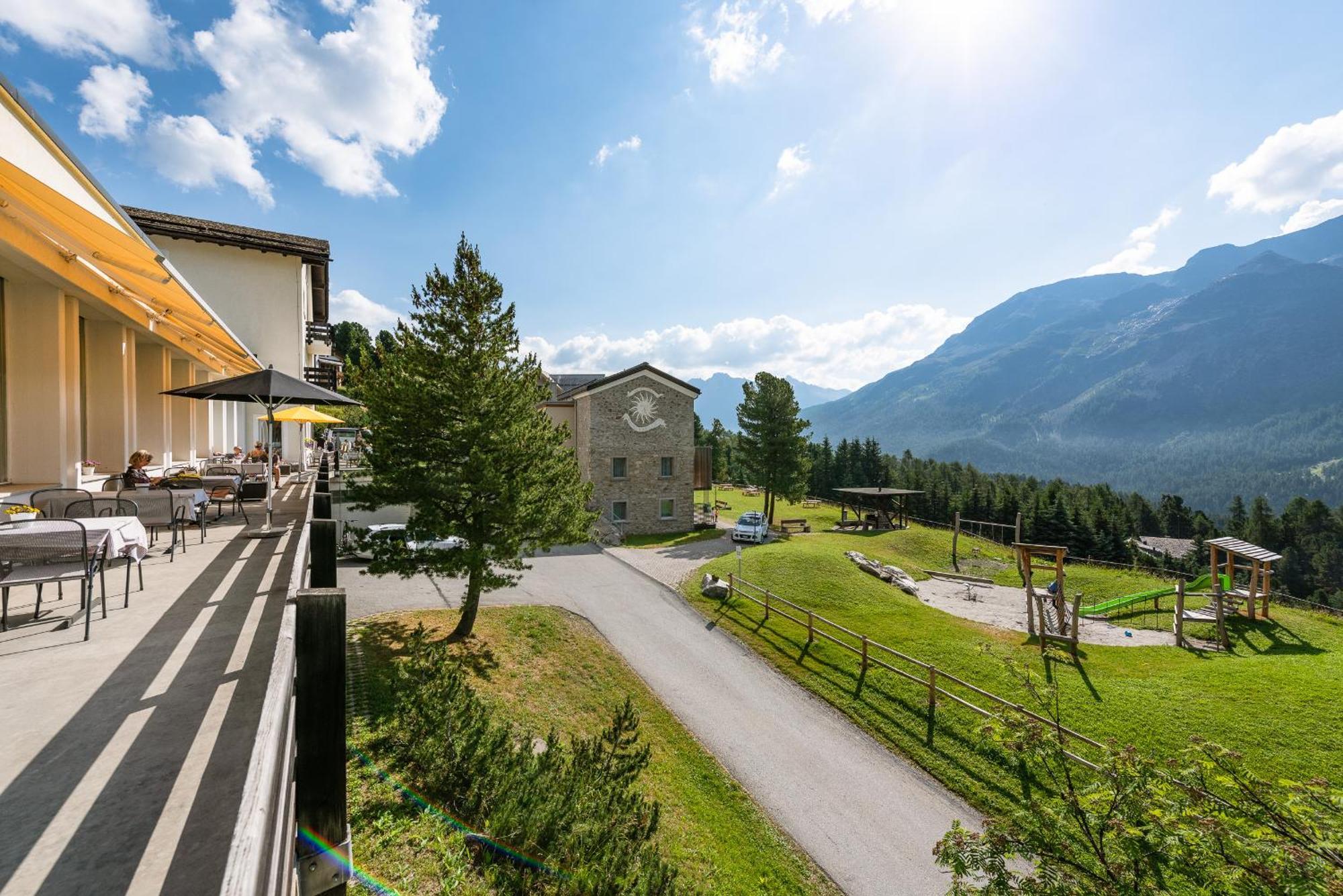Randolins Familienresort Сейнт Мориц Екстериор снимка